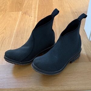 Women's Charleston Shoe Company Boots--size 9